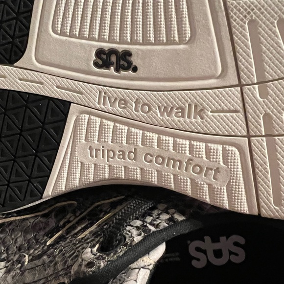 New! SAS -San Antonio Shoes-“Mamba Tour ll Snake Print Sneakers/size 8 - Picture 4 of 12